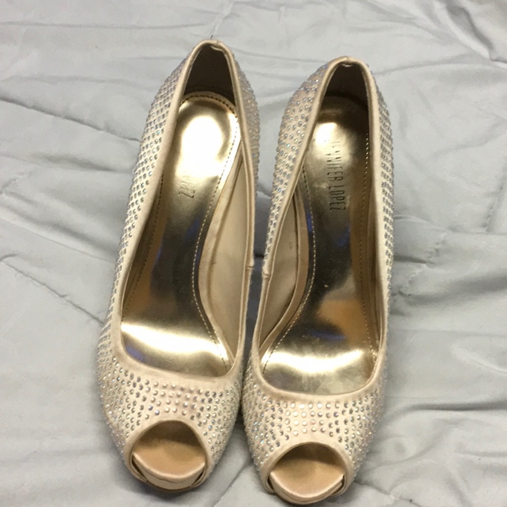 Jennifer Lopez size 6.5 heals